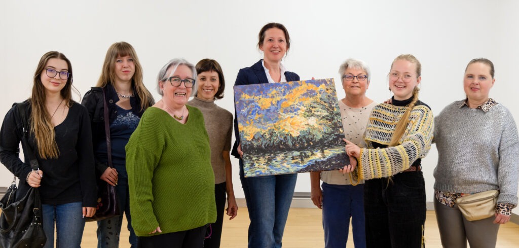 vlnr: Elina Linn, Sonja Kunitz, Ilse Zink, Dana Groß, Franziska Weber, Brigitte Büchel, Preisträgerin Lilli Klein, Stefanie Klein