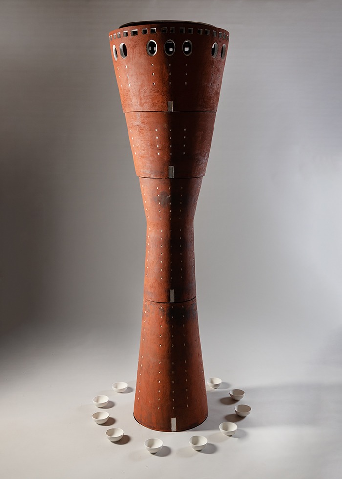 Arnskötter_Chateau d´eau II, 2024, Keramik, 230x70x70 cm
