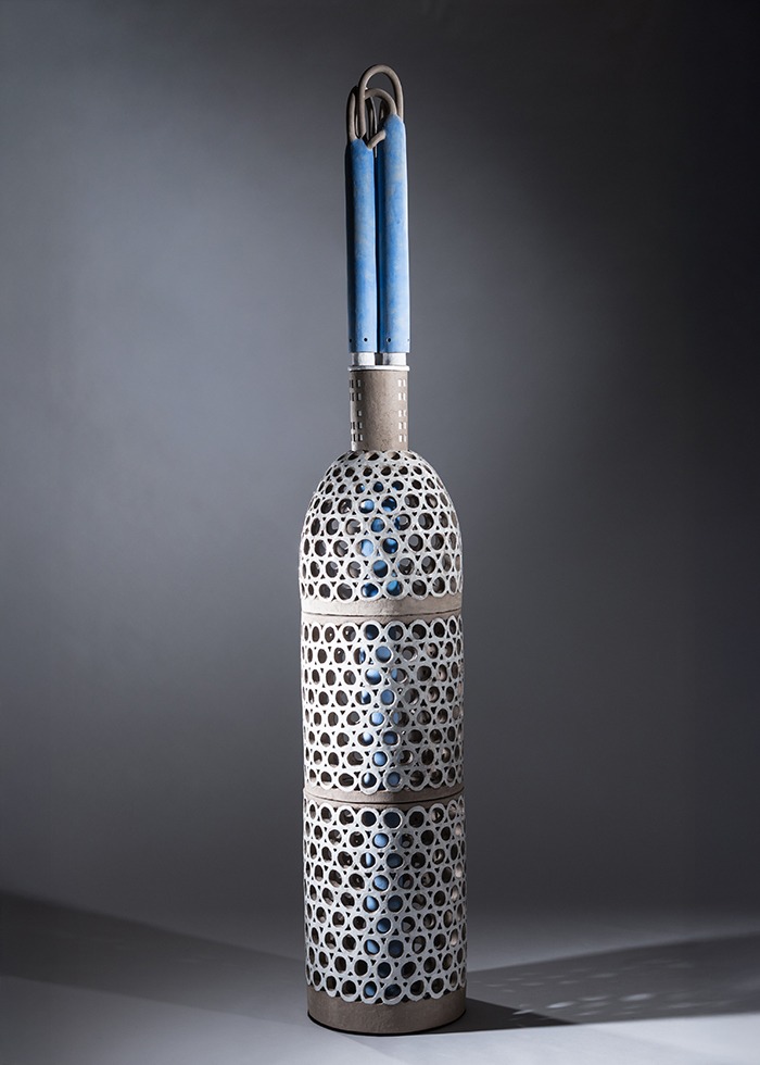 Arnskötter_Gasspeicher, 2022, Keramik, 237x40x40 cm